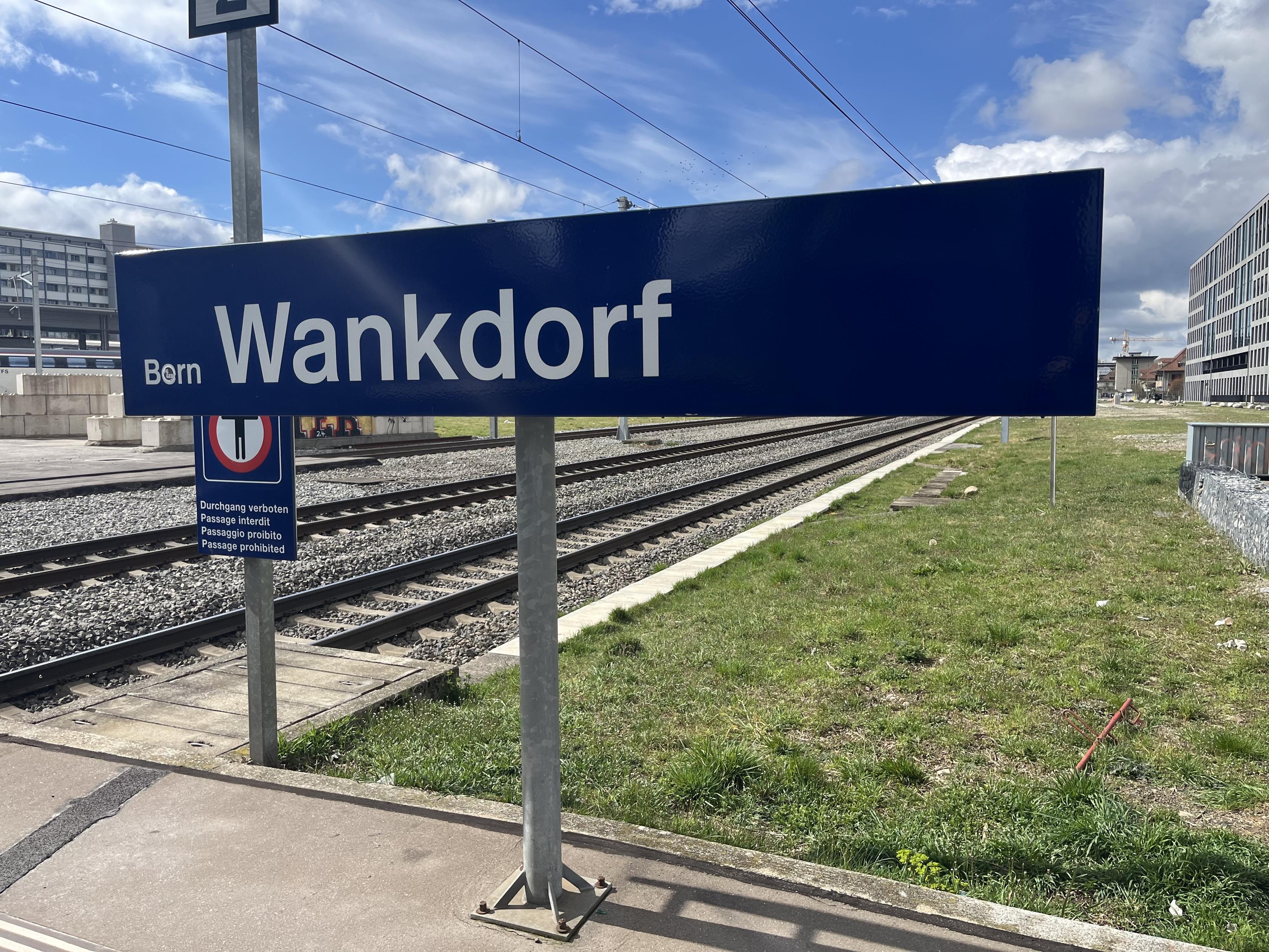 Bern
Wankdorf
Durchgang verboten
Passage interdit
Passaggio proibito
Passage prohibited