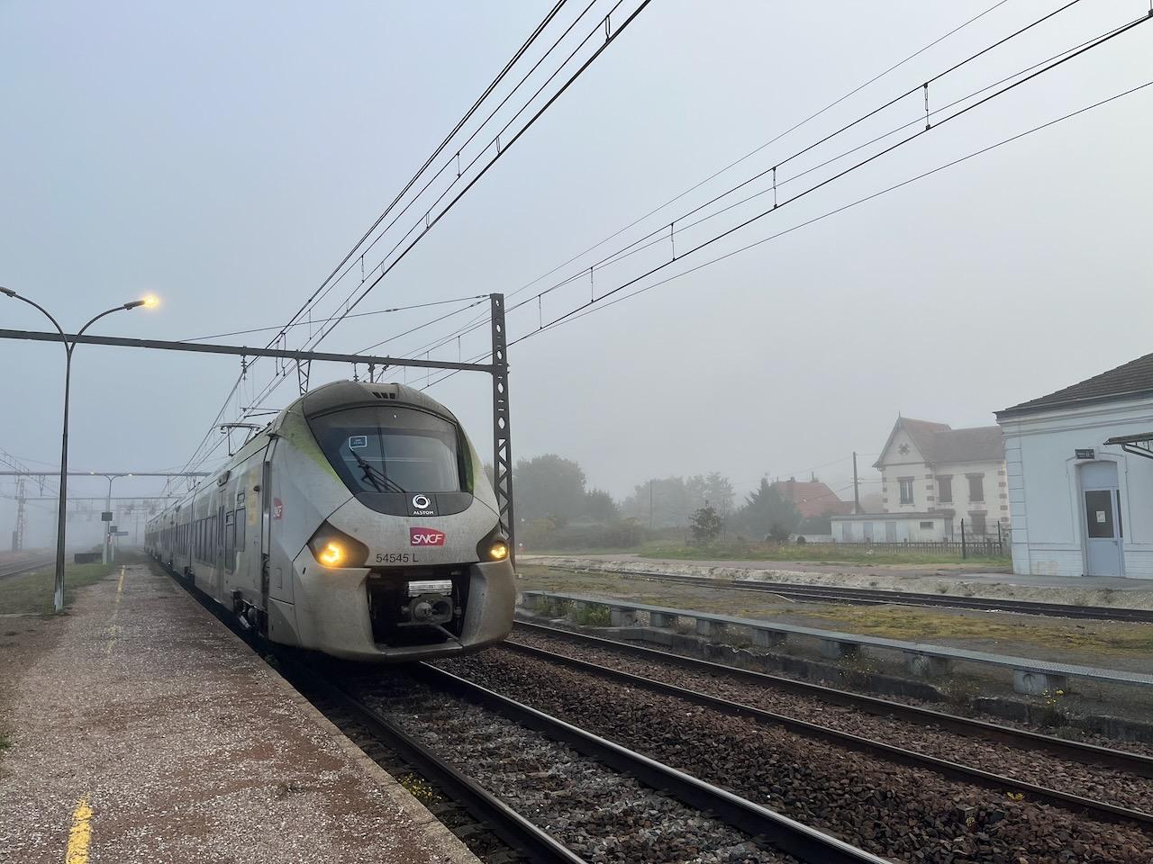 Régiolis at Nuits sous Ravieres in the fog