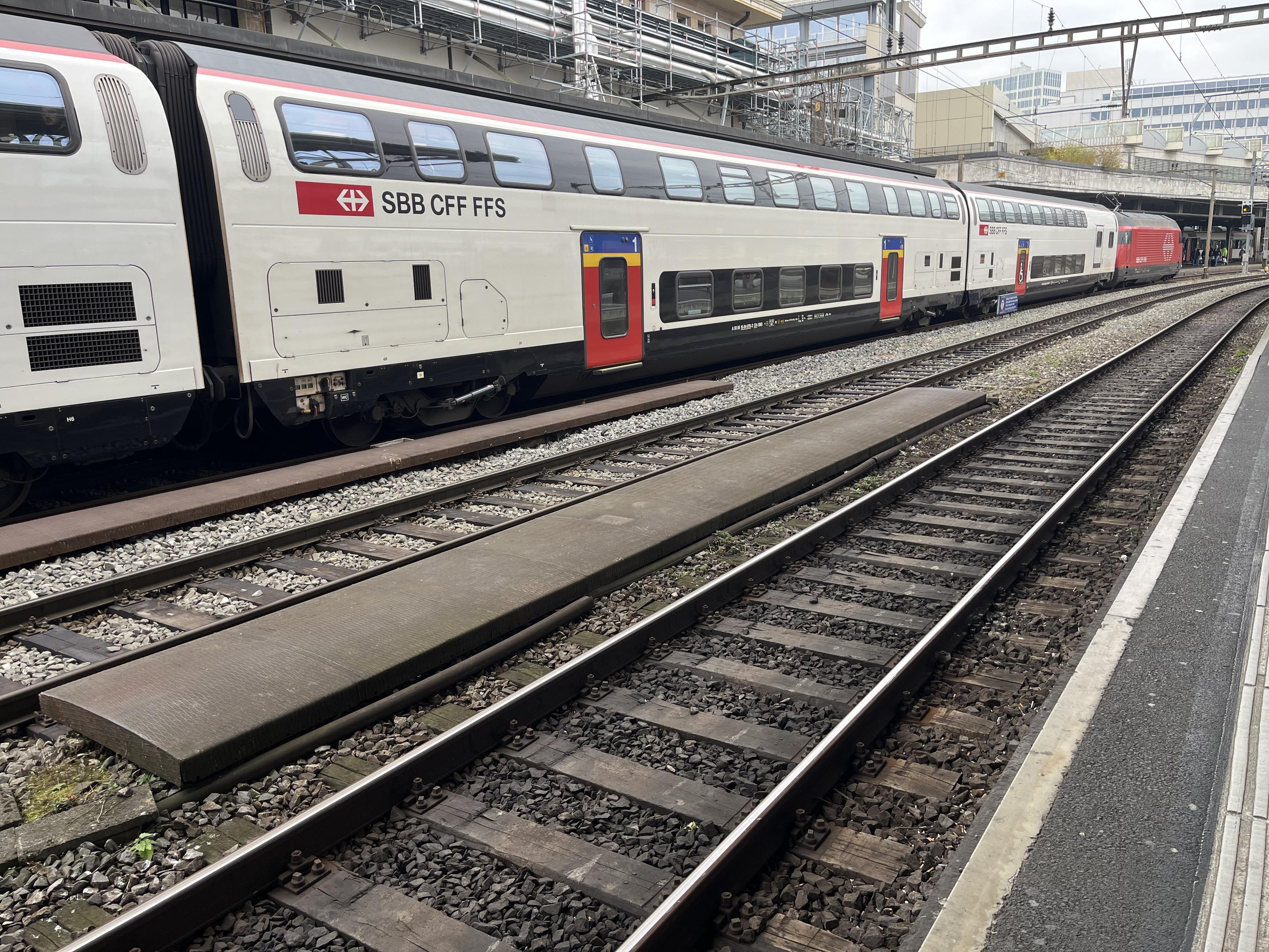 Re460 with double deck carriages