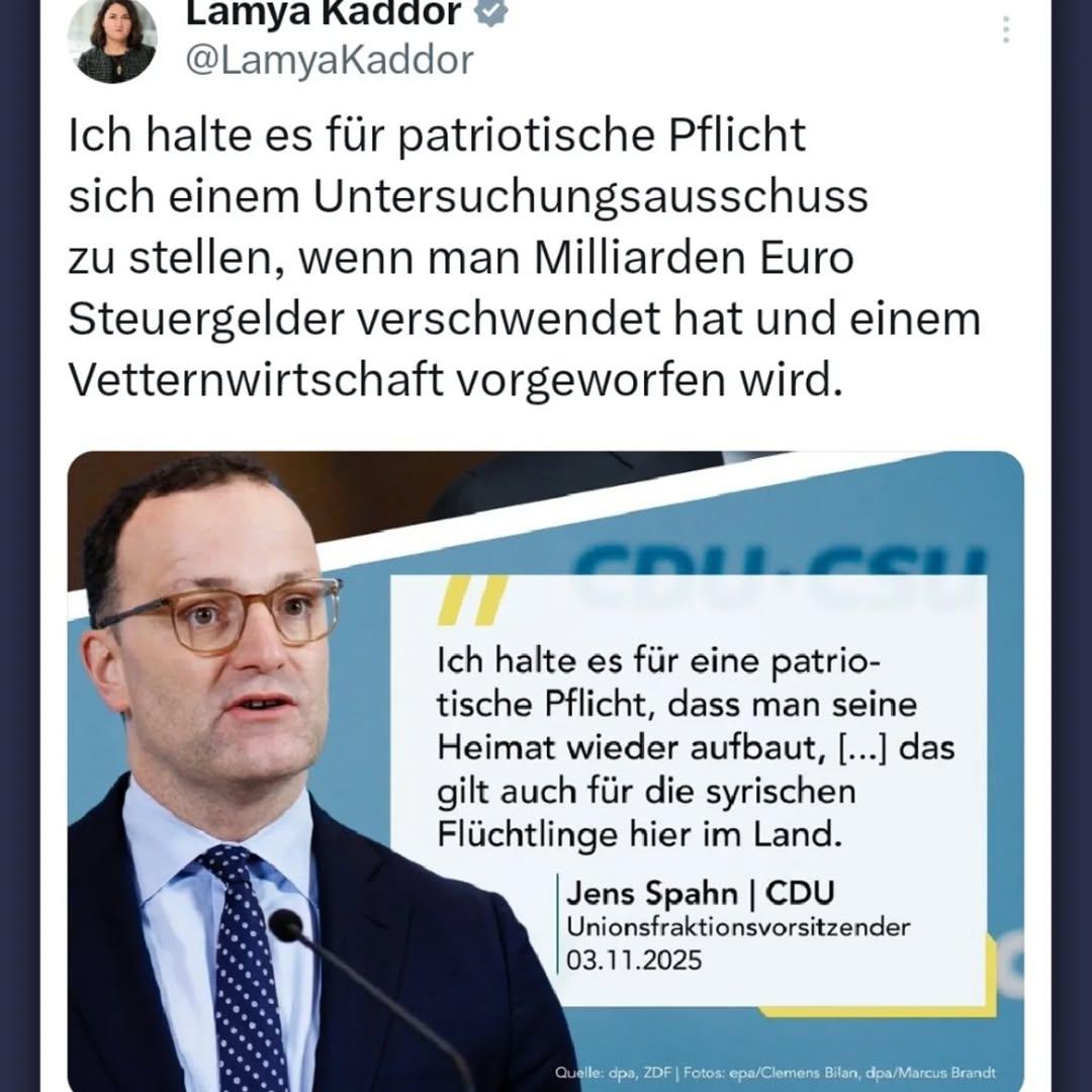Jens Spahn in einem Anzug vor einer blauen Wand mit dem Logo „CDU“. Er ist von der Hüfte aufwärts zu sehen und blickt in die Kamera. Er hat braunes Haar, Brille und ein rotes Krawattenmuster. Auf der blauen Wand befindet sich Text.

Der Text lautet: „Ich halte es für eine patriotische Pflicht, dass man seine Heimat wieder aufbaut, […] das gilt auch für die syrischen Flüchtlinge hier im Land.“ Darunter steht: „Jens Spahn | CDU Unionsfraktionsvorsitzender 03.11.2023“.

Die Bildquelle ist angegeben mit „epa, ZDF | Fotos: Clemens Bilan, dpa/Marcus Brandt“.

Bereitgestellt von @altbot, privat und lokal generiert mit Gemma3:27b

🌱 Energieverbrauch: 0.116 Wh