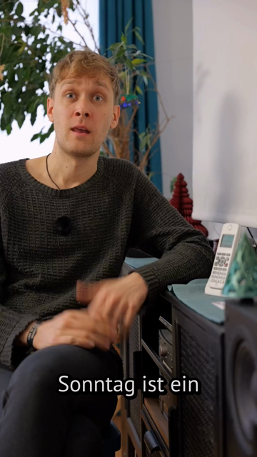 Am Anfang sitze ich an einer Kommode und spiele einen Anruf. Schneller Schnitt wechslet in die Portrait-Ansicht vor einem Bücherregal unscharf im Hintergrund. Die Begründung für den DUT und den "Call To Action" habe ich im gehen in einer Würzburger Gasse aufgenommen.