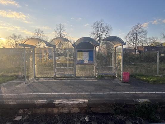 Rather knackered shelter at Trompet 