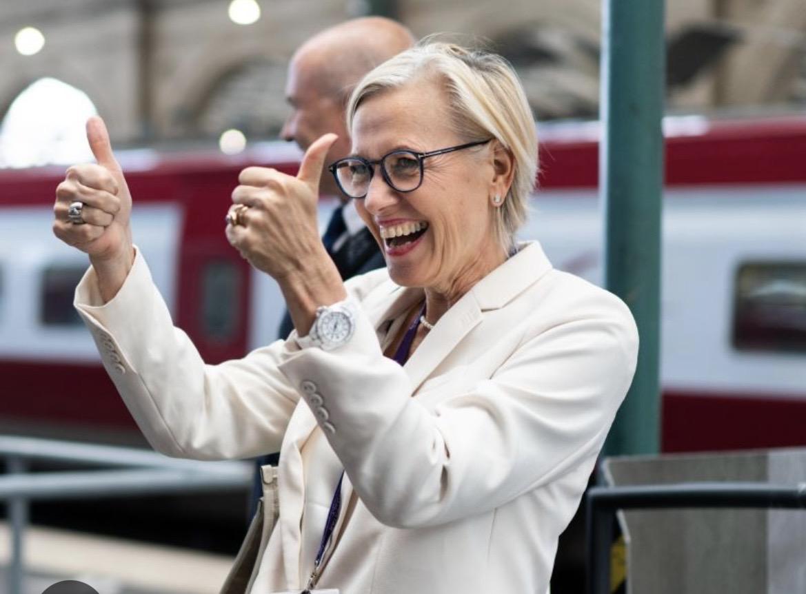 Eurostar CEO Cazenave thumbs up