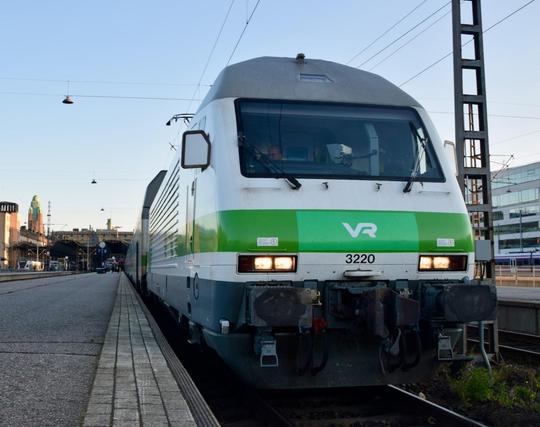 VR Lok2000 locomotive at Helsinki
